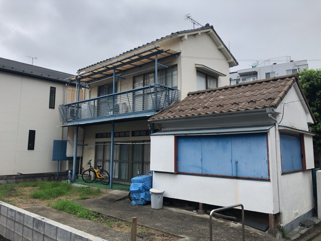 東京都品川区旗の台の木造2階建て家屋解体工事前の様子です。